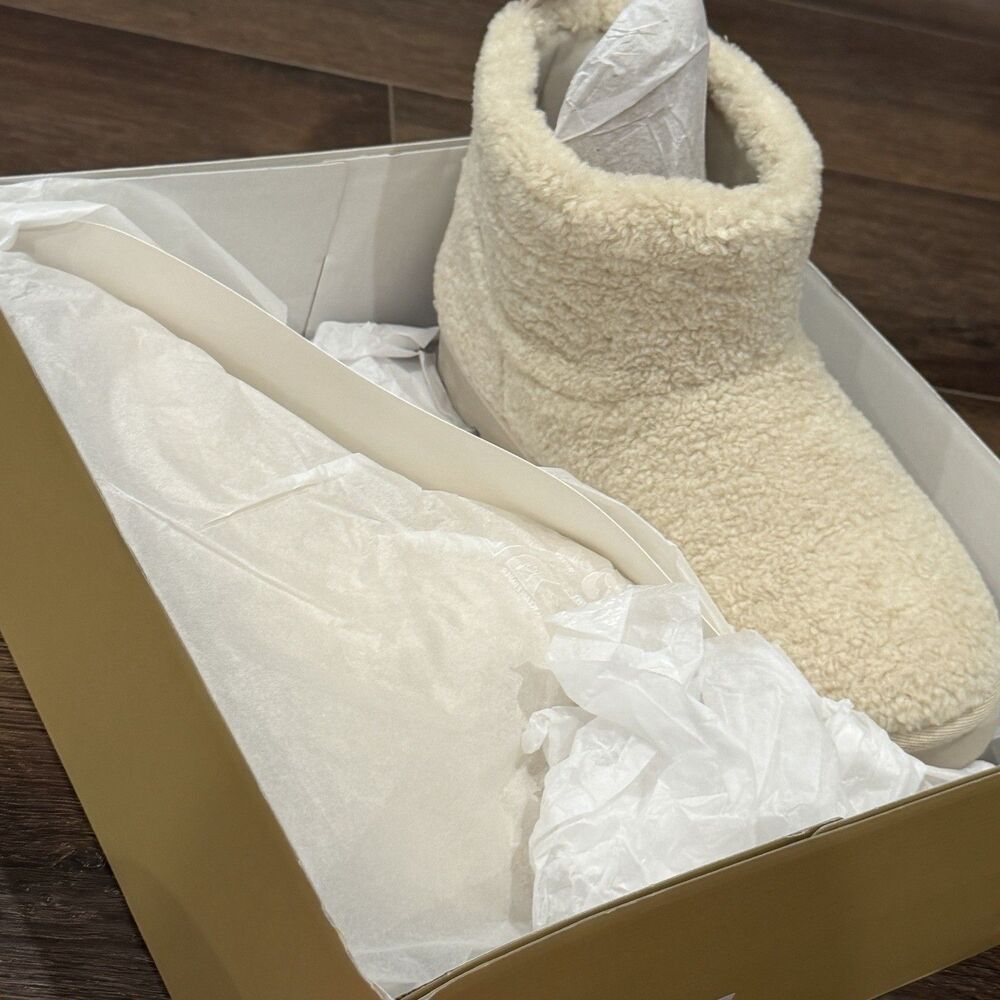 Michael Kors Winnie Bootie Tan Faux Curly Shearing Boot $175 New In Box Size 7 - Picture 6 of 8